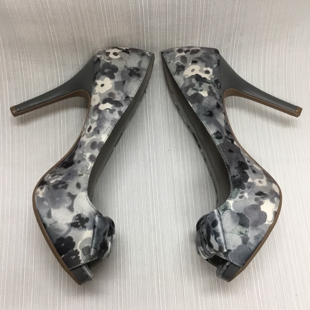 Fiona Lovey Peep Toe Heels - Picture 5 of 8